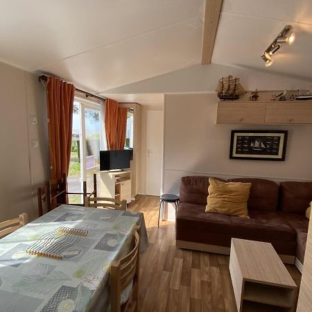 Mobil-Home A Fouras : Proche Plage, 2 Chambres, Tv, Plancha, Parking, Ideal Famille - Fr-1-709-58 Bagian luar foto