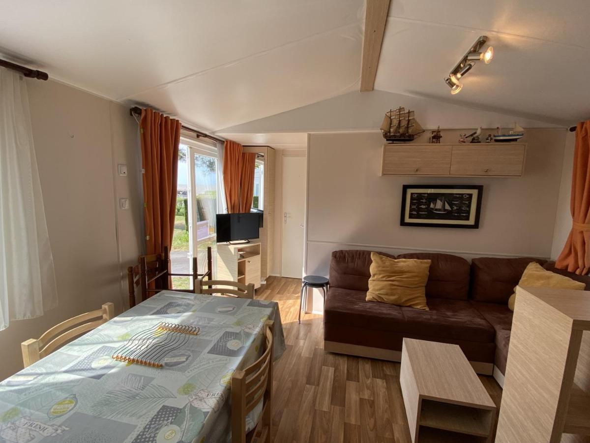 Mobil-Home A Fouras : Proche Plage, 2 Chambres, Tv, Plancha, Parking, Ideal Famille - Fr-1-709-58 Bagian luar foto