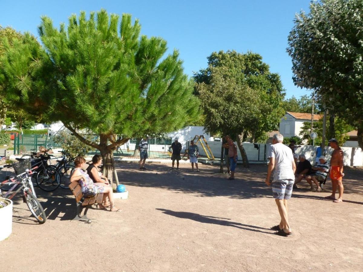 Mobil-Home A Fouras : Proche Plage, 2 Chambres, Tv, Plancha, Parking, Ideal Famille - Fr-1-709-58 Bagian luar foto